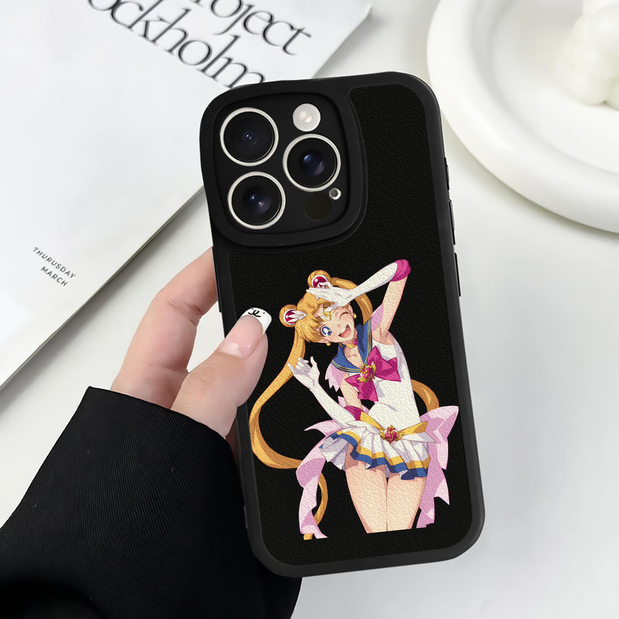 （画像用） 美少女戦士セーラームーン 月野 うさぎ つきの うさぎ Sailor Moon Tsukino Usagi 【iPhone 16シリーズ対応】シリコンスマホケース（レザー調） 材質：シリコン